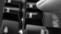 person-is-in-doubt-whether-to-press-the-delete-key-2023-03-21-16-20-59-utc-800x450 (1)