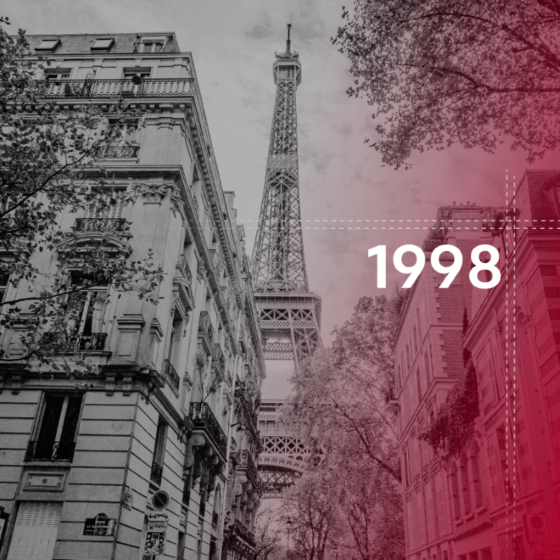 Acial débute à Paris en 1998